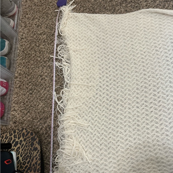 NWOT Cream Thin Decor Throw Blanket - Picture 13 of 15
